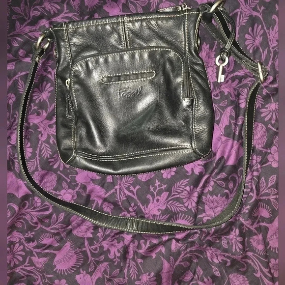 Fossil Handbags - FOSSIL Womens Purse Bag Black Crossbody Travel Key Charm Leather